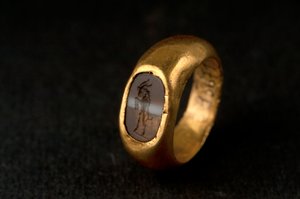 Ring (guld, kalcedon och agat)